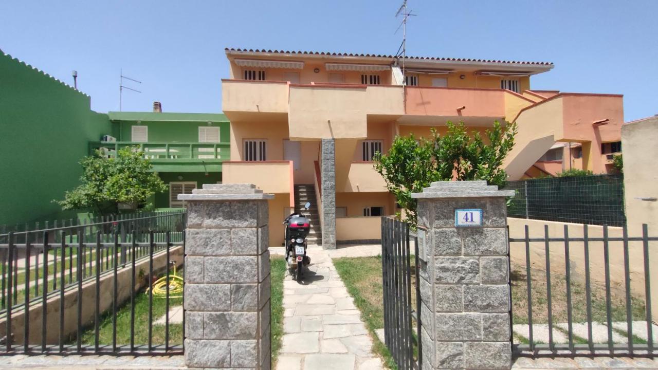 Oasy4 Apartment Villasimius Bagian luar foto